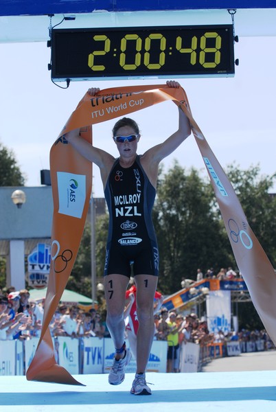 Kate McIlroy wins the Tiszaujvaros ITU Triathlon World Cup
